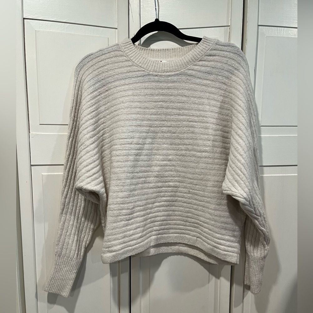 Pink rose sweater size medium NWOT